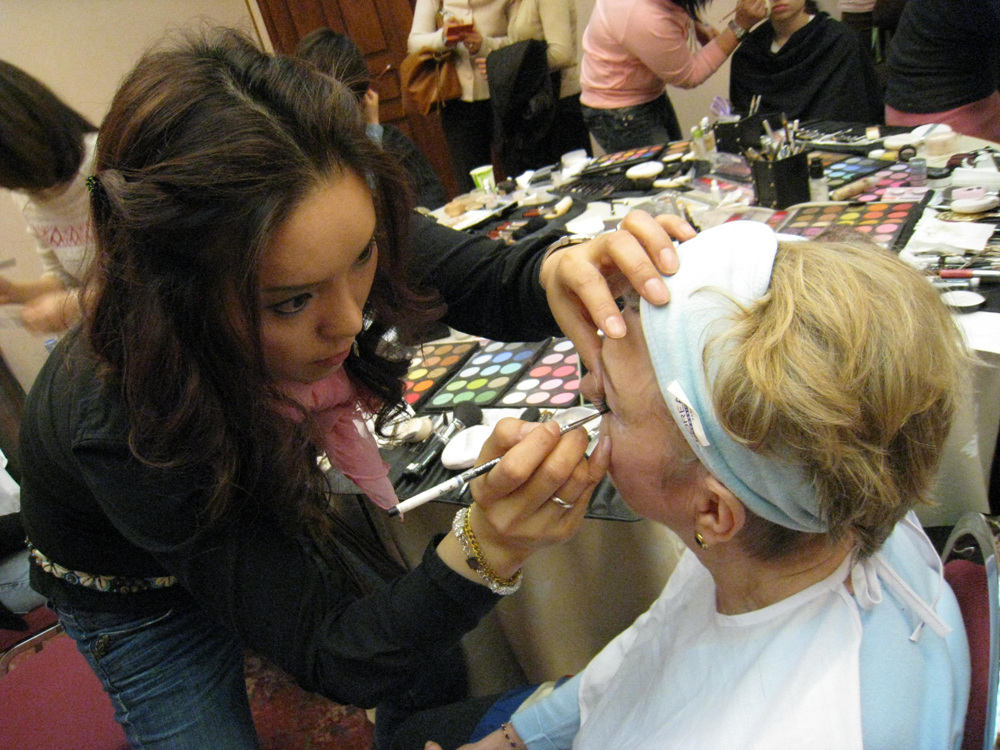 메이크업봉사중