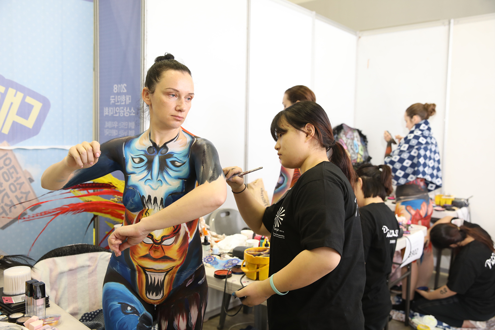 바디페인팅경연중